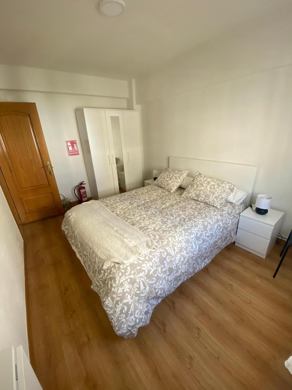 Appartamento Apartamento En El Centro - Cercano A La Playa Santander Esterno foto