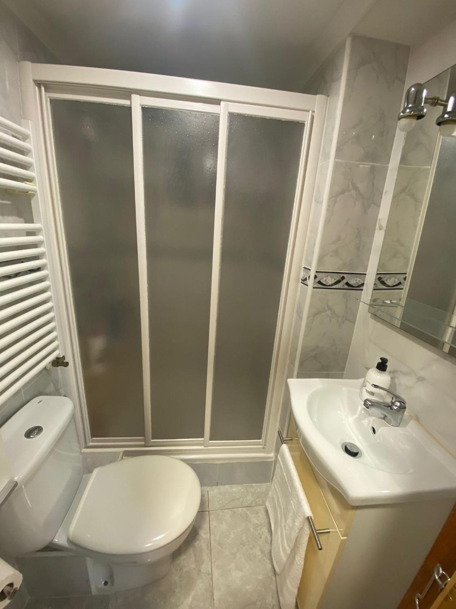 Appartamento Apartamento En El Centro - Cercano A La Playa Santander Esterno foto