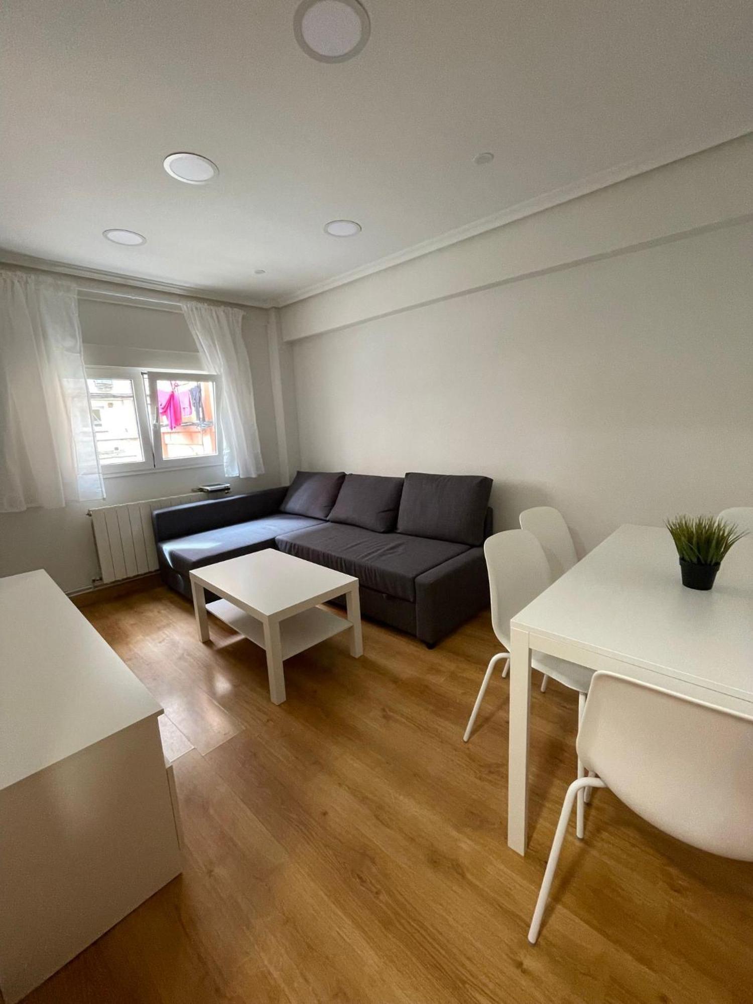 Appartamento Apartamento En El Centro - Cercano A La Playa Santander Esterno foto