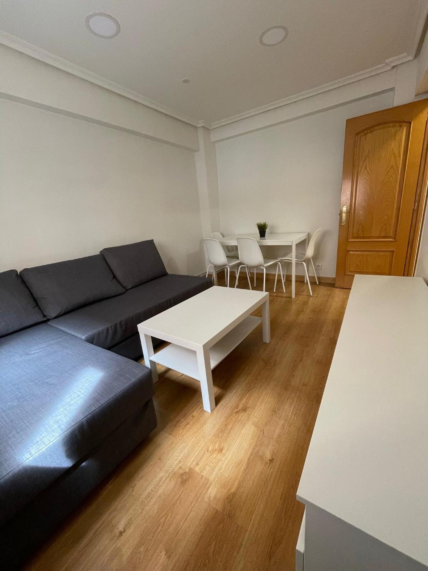 Appartamento Apartamento En El Centro - Cercano A La Playa Santander Esterno foto
