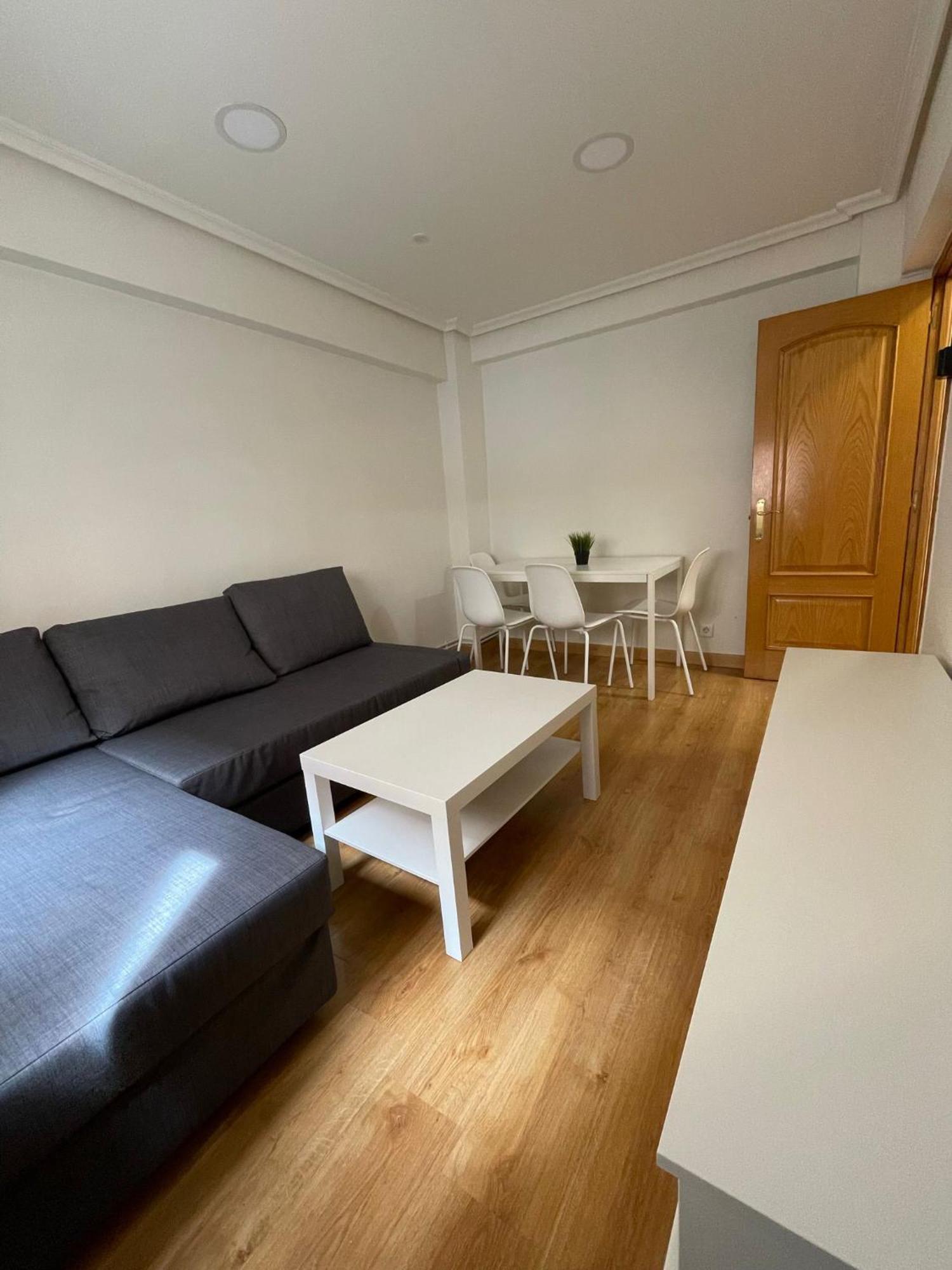 Appartamento Apartamento En El Centro - Cercano A La Playa Santander Esterno foto